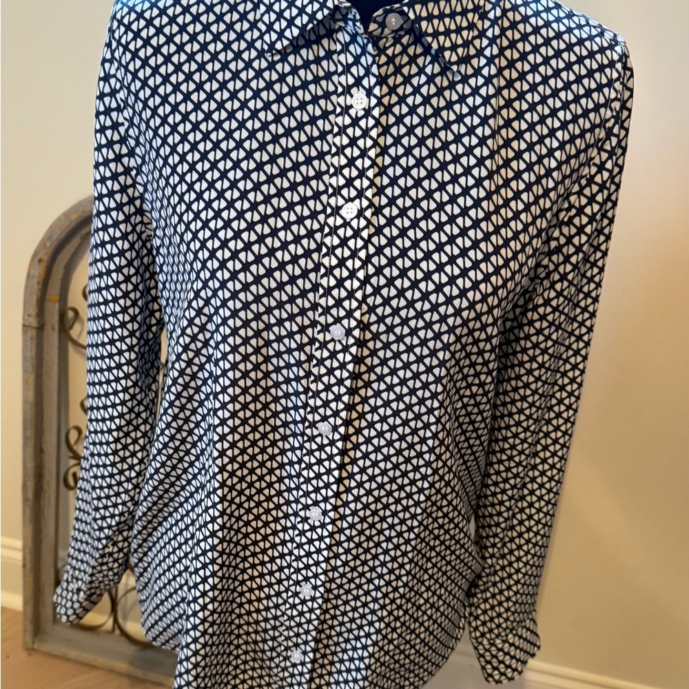 Women’s Geometric Pattern Shirt - Black and White